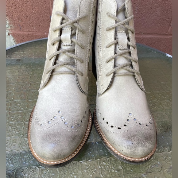 New Donald J Pliner DMSX Prep WD White Wash Distressed Lace Up Booties size 8 - Picture 2 of 15